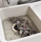 Resíduos acumulados no tanque